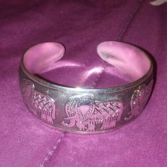 Tibetan silver adjustable Elephant bangle - Picture 8 of 8